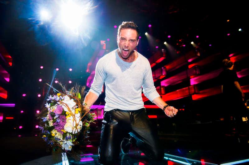 Måns Zelmerlöw har planer på att skrota tröjan han hade när han vann Melodifestivalen. Till Eurovision har han med sig nya skor, byxor och flera olika tröjor.