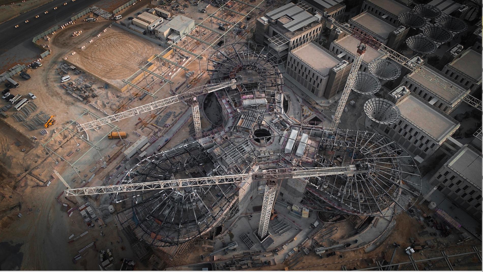 Här är Expo 2020-området i Dubai under uppbyggnad. 