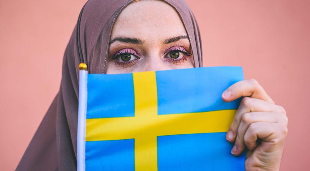 Som en del i januariöverenskommelsen har regeringen utrett hur man ska kunna införa ett kunskapsprov för människor som vill bli svenska medborgare.
