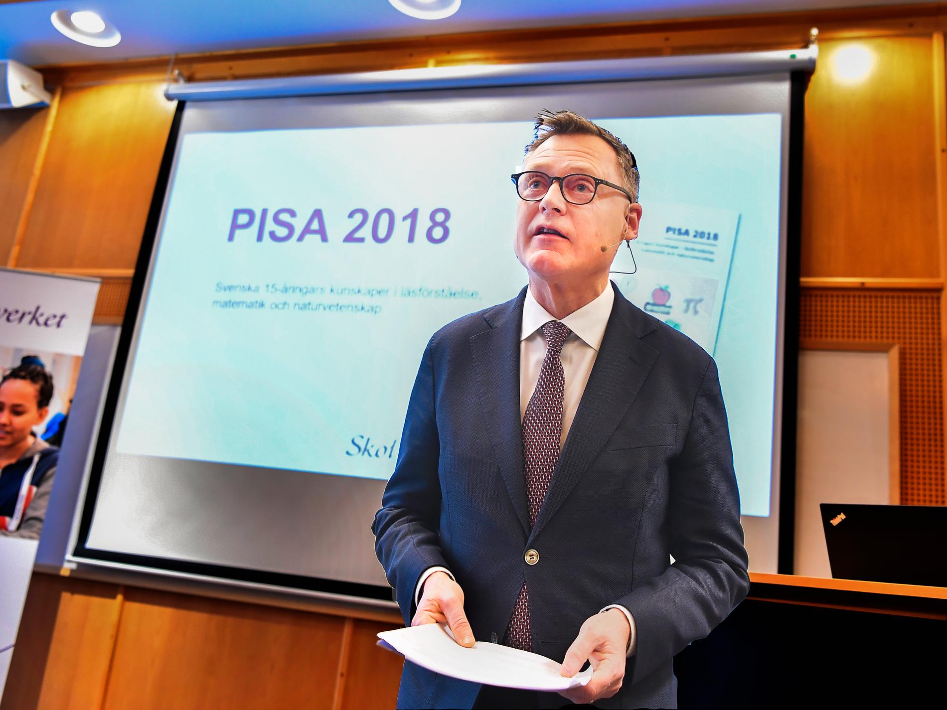 Skolverkets genrealdirektör Peter Fredriksson presenterar Pissarapporten.
