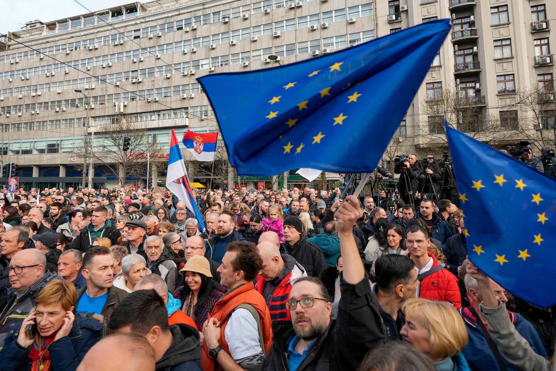 Mer enighet eller mer splittring i Europa? Bild från EU-vänlig demonstration i Belgrad, Serbien, i december.