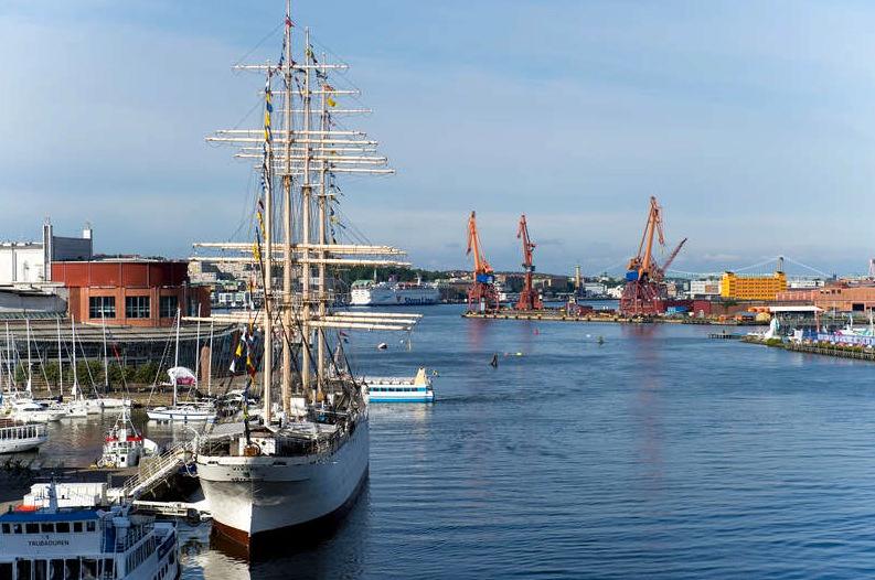 Vy över hamnen inför  målgången av Volvo Ocean Race.