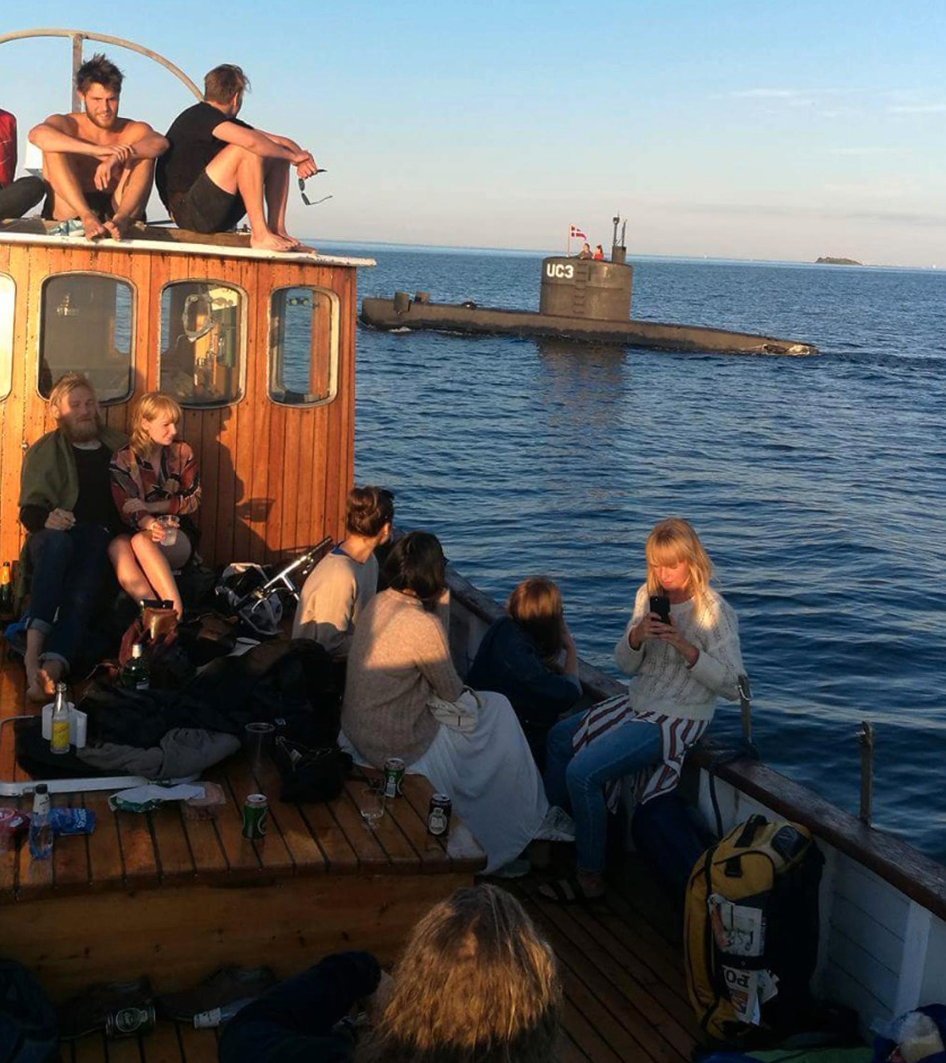 Johan Rasmussen arbetade på en födelsedagsfest på en båt när de stötte på ubåten.