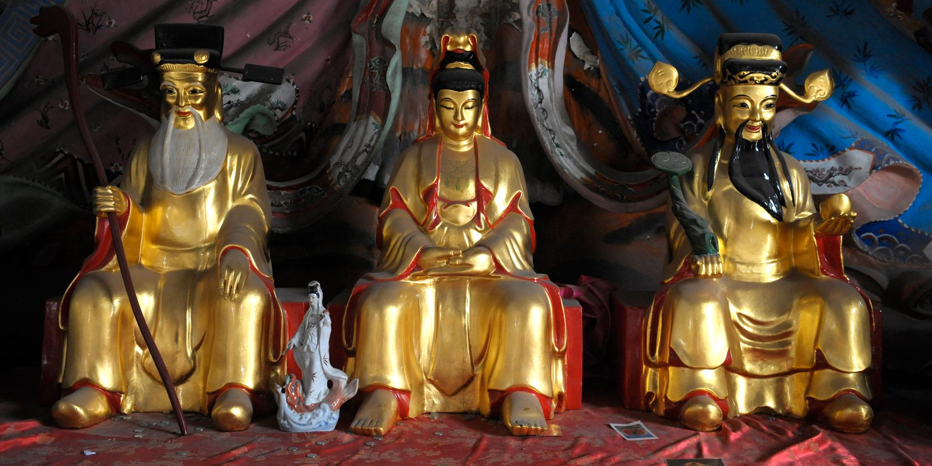 Arkivbild. Buddhafigurer från ett annat buddhisttempel.
