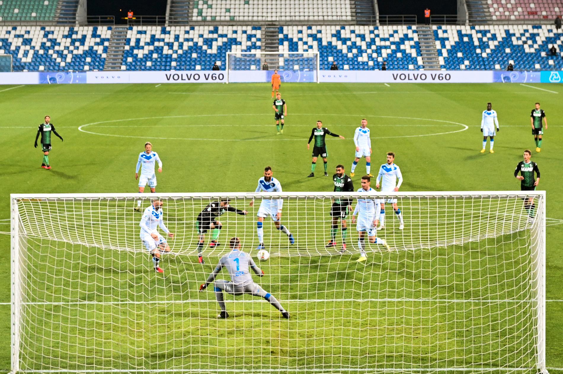 Måndagens Serie A-match mellan Sassuolo och Brescia var den sista att spelas innan all sport förbjöds i Italien.