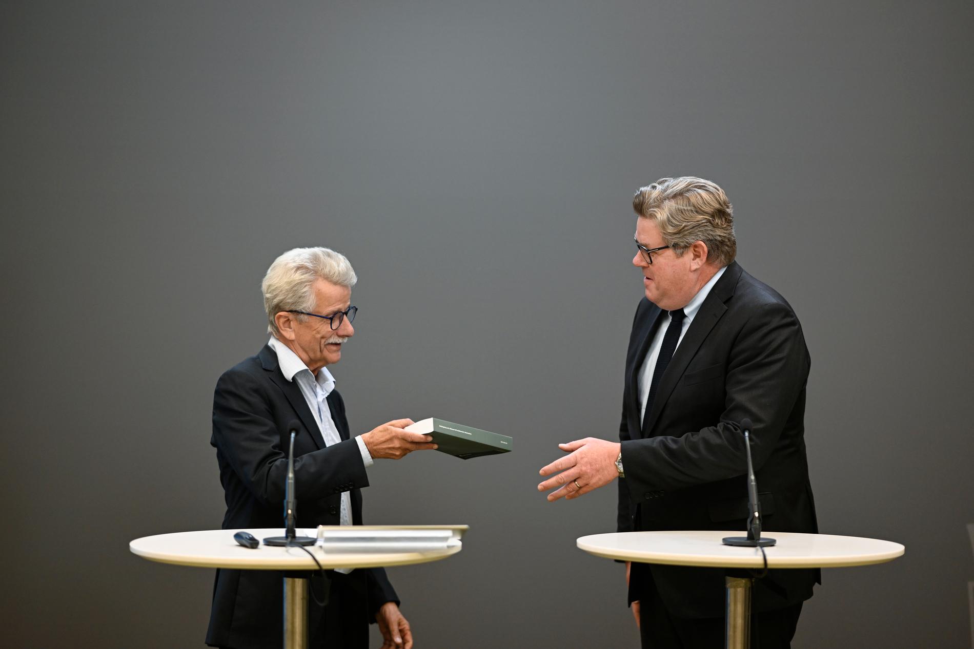 Sigurd Heuman och Gunnar Strömmer i samspråk.