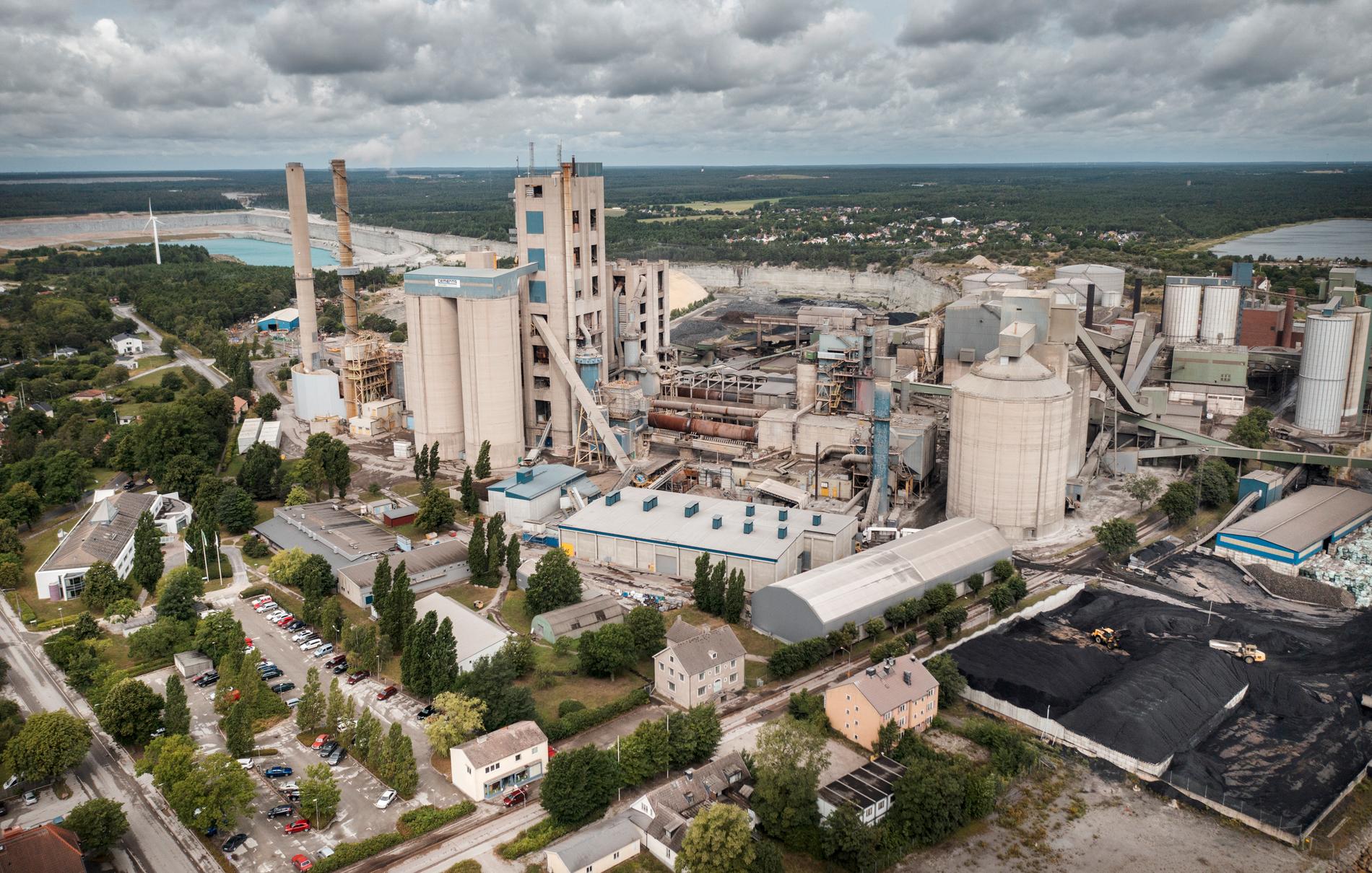 Ska Cementas fabrik i Slite på Gotland få fortsätta att tillverka cement? Arkivbild.