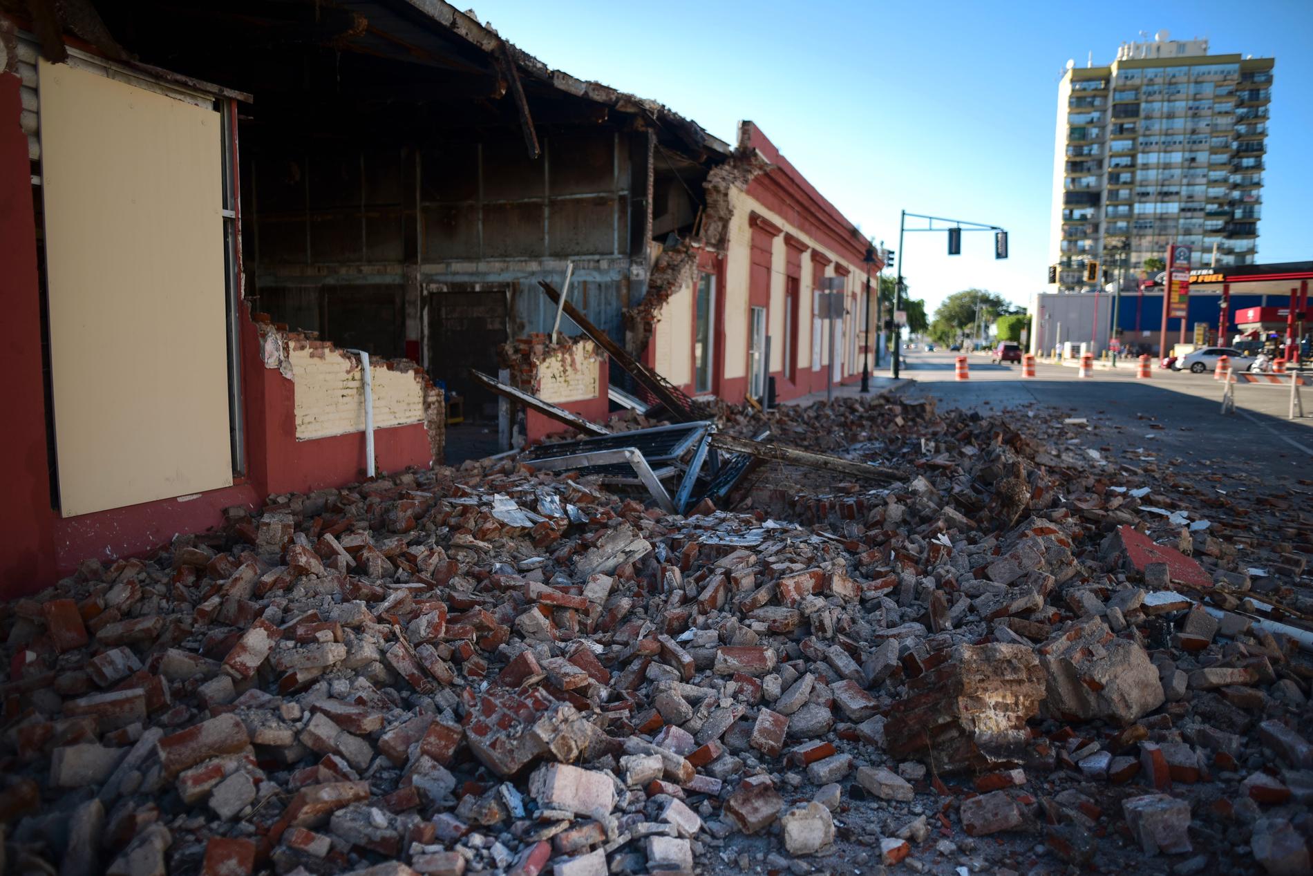 Resterna av en vägg som rasat samman vid skalvet, i Ponce som är närmaste kustort från skalvets beräknade epicentrum.