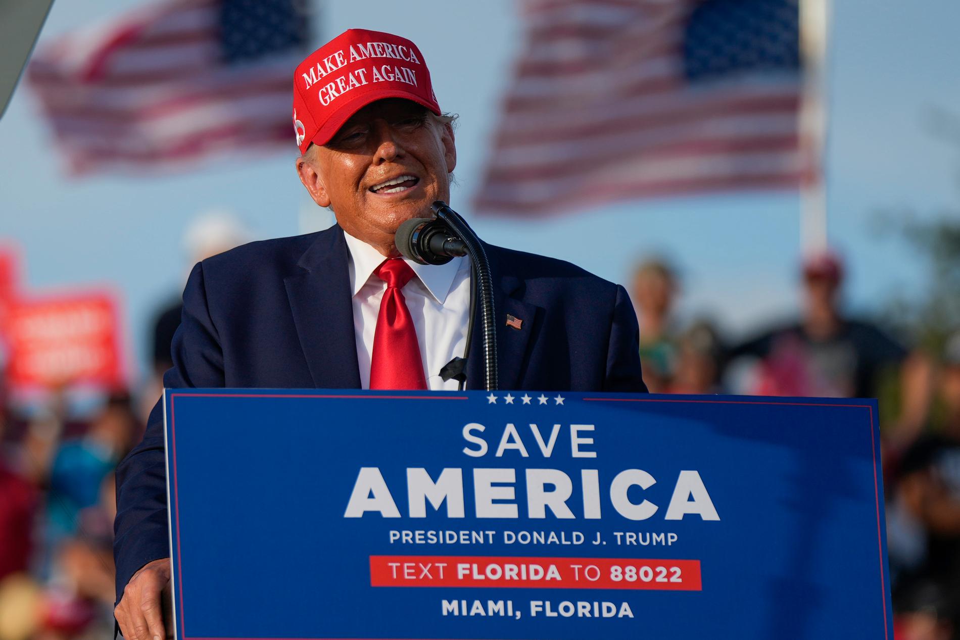Tidigare president Donald Trump talar vid ett kampanjmöte till stöd för sen. Marco Rubios kampanj, R-Fla., vid Miami-Dade County Fair and Exposition, november 2022. 