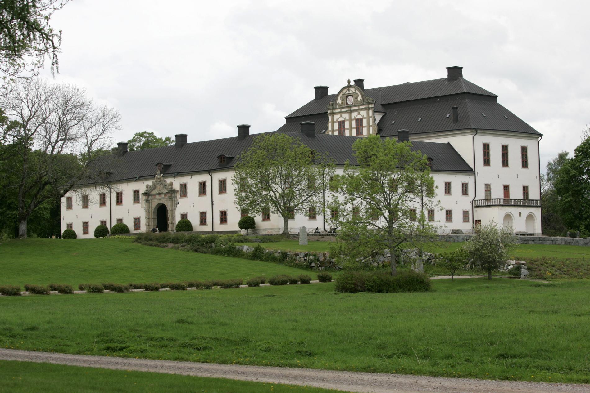 På Tidö slott visas motorcyklar från början av 1900-talet till idag. 