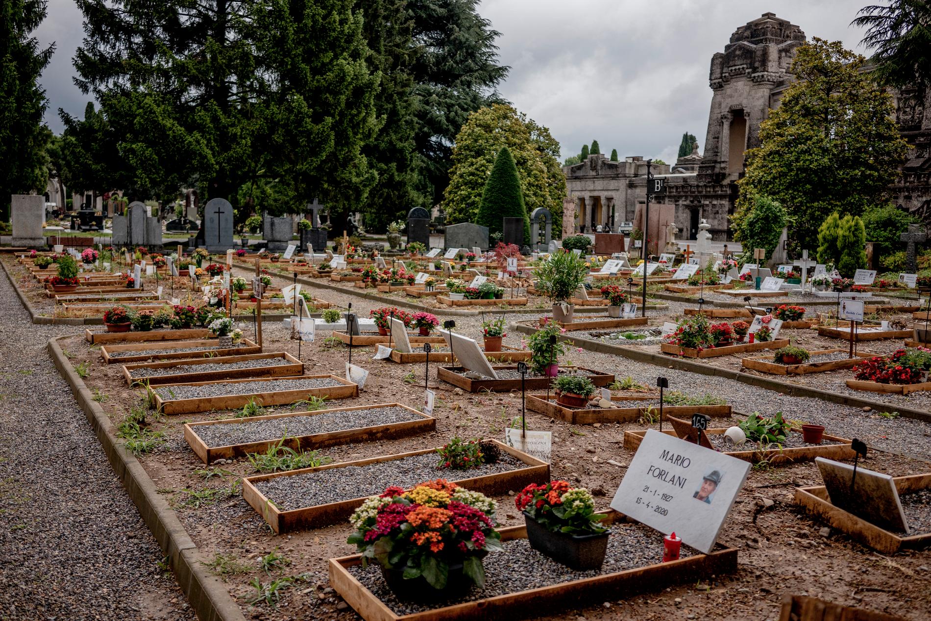 Bergamos kyrkogård gjorde snabbt plats för det stora antalet döda i pandemin.