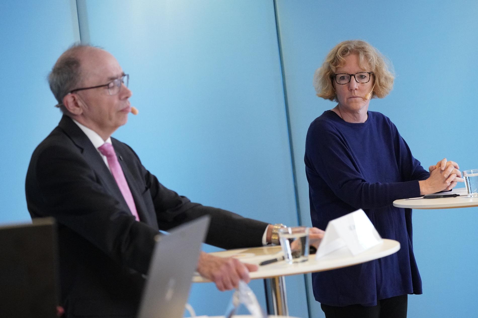 Alf Jönsson, regiondirektör, och Eva Melander, smittskyddsläkare, under onsdagens presskonferens.