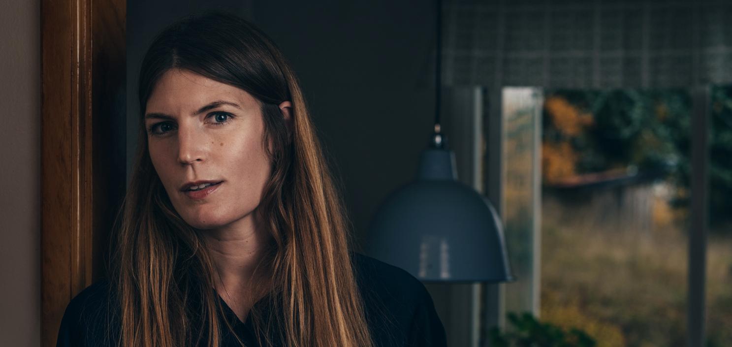 Författaren och kulturskribenten Helena Granström förenar essäformen med en berättelse i jagform, i romanen ”Betydelsen av kärlek”.