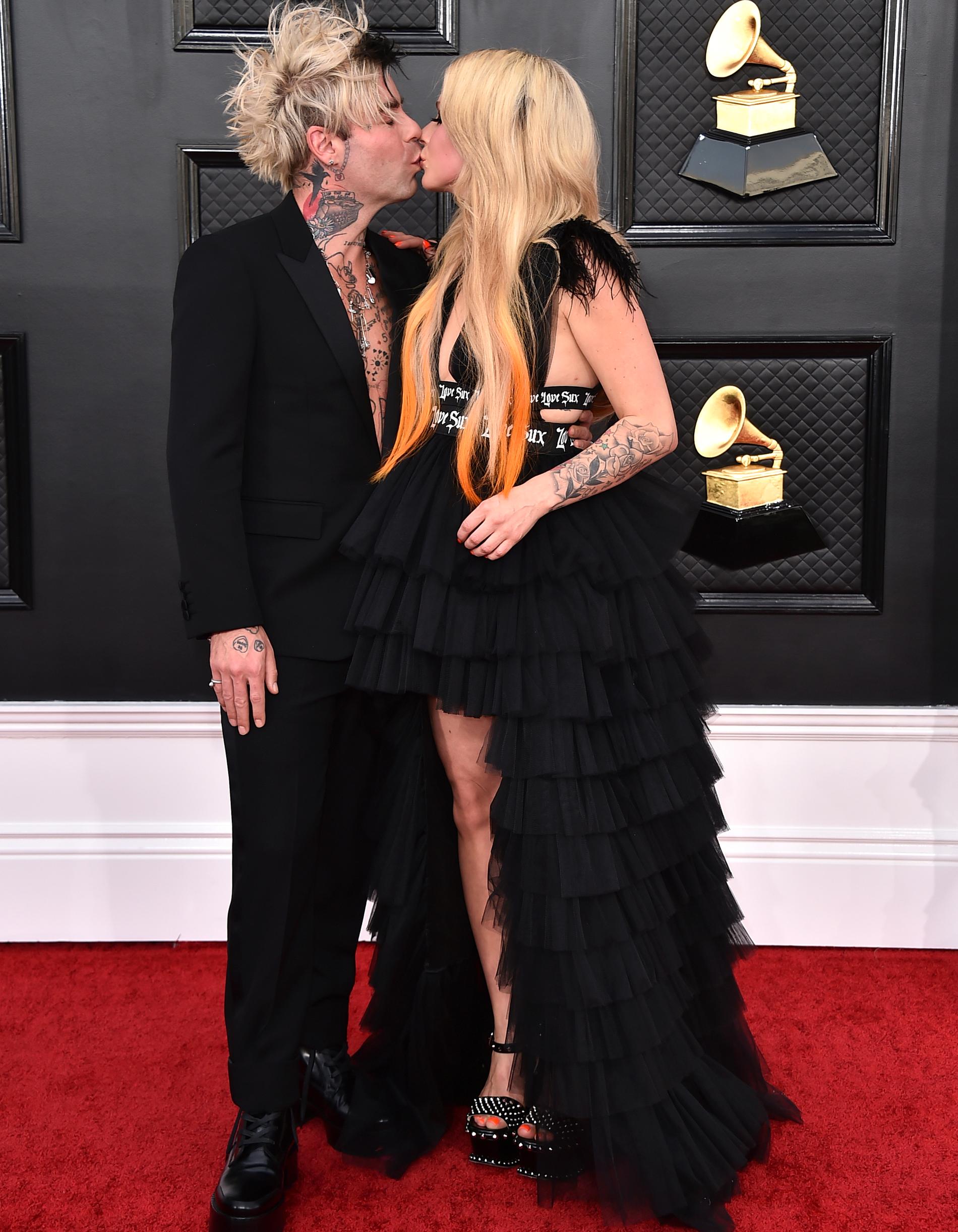 Mod Sun och Avril Lavigne på Grammygalan 2022.