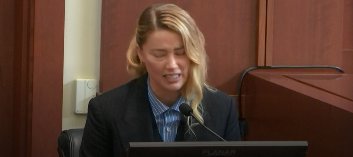 Amber Heard i tårar när hon vittnade om sina upplevelser.