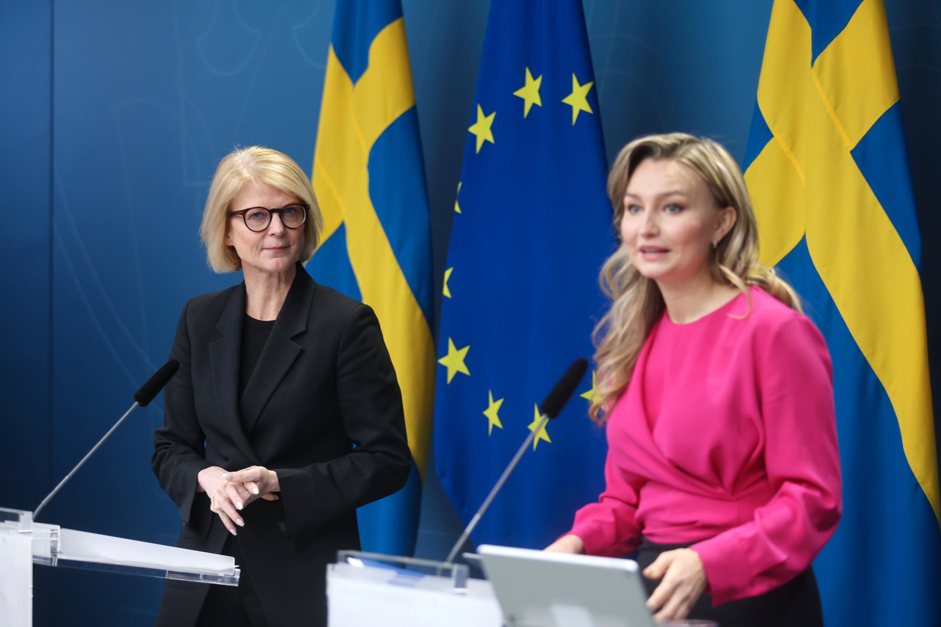 Elisabeth Svantesson och Ebba Busch på pressträffen.