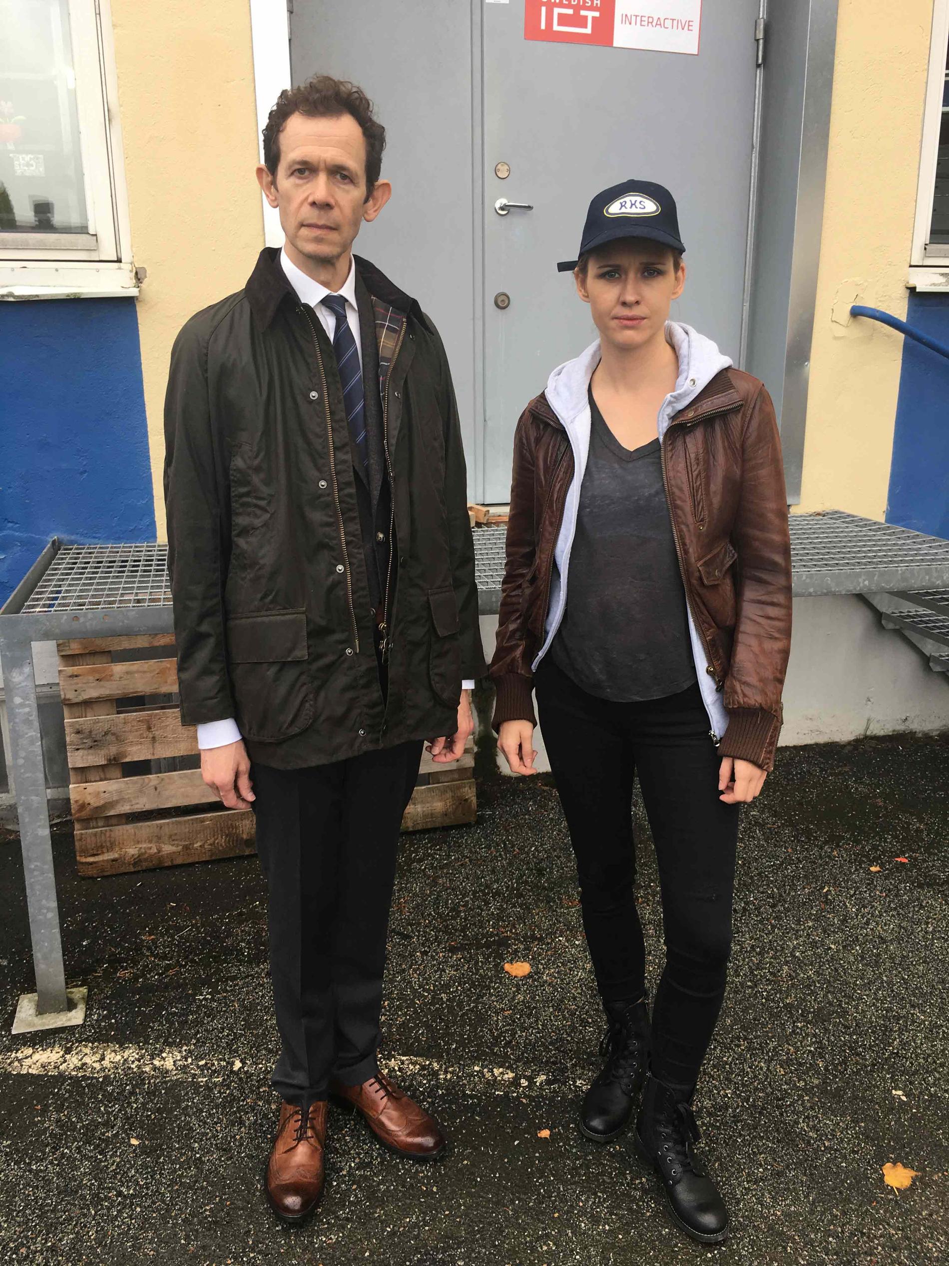 Adam Godley (”Breaking bad”) och Lisa Henni ("Snabba cash”, ”Tillbaka till Bromma”) spelar poliser i krimparodin ”Sophie Borg: mannen som talade engelska”.