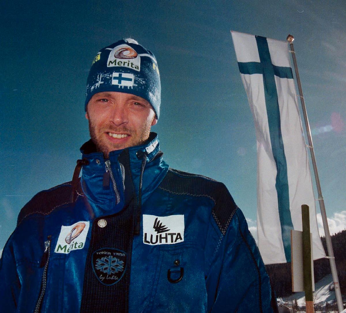 PÅ TOPPEN AV SIN KARRIÄR Mika Myllylä i Ramsau 1999 där han vann tre VM-guld. Två år senare började utförsbacken som tog slut i går morse.