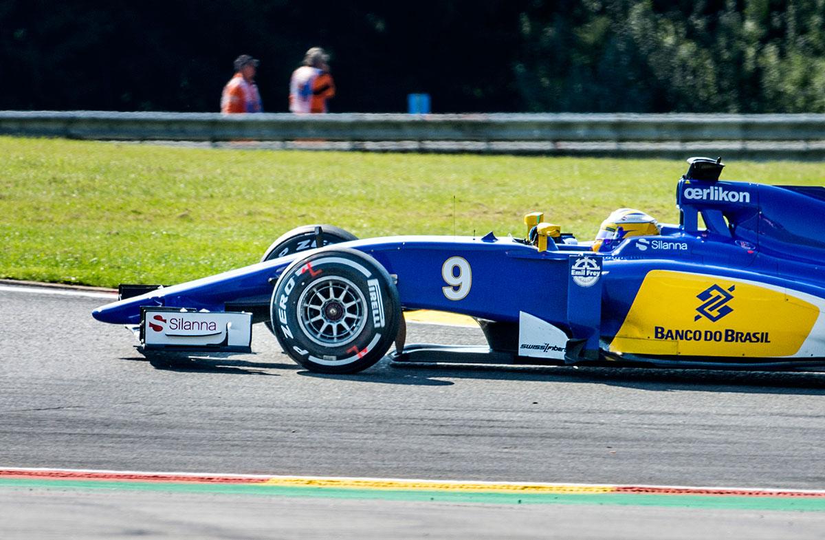Ericsson kör en blågul Sauber.