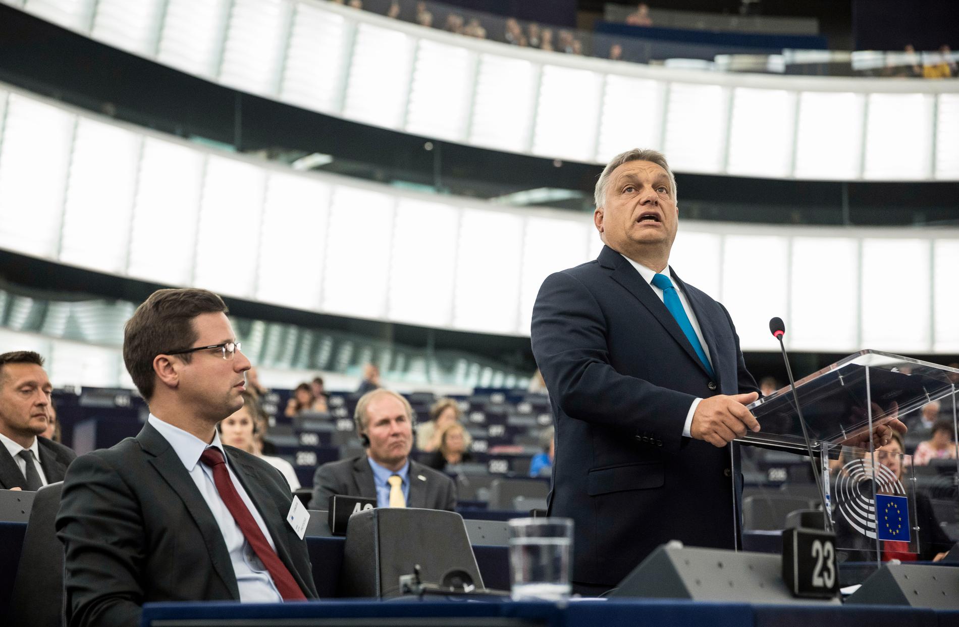 Ungerns premiärminister Viktor Orbán försvarade sig och sin regering i EU-parlamentet 11 september. Arkivbild.