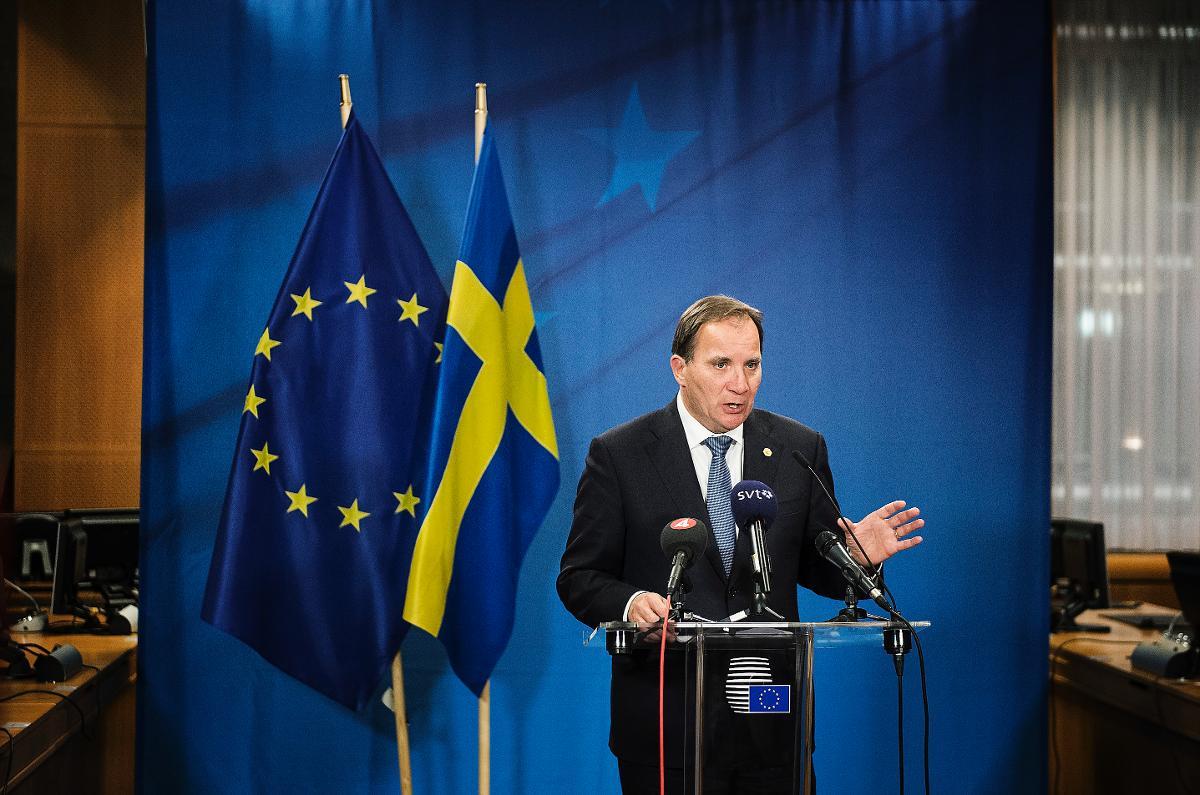 Flyktingkatastrofen har lett till en helt ny agenda för Sverige och för regeringen. Men det har Stefan Löfven inte gjort klart för svenska folket. Det borde han göra. Hur frågan hanteras är helt avgörande för Löfvens framtid som statsminister.