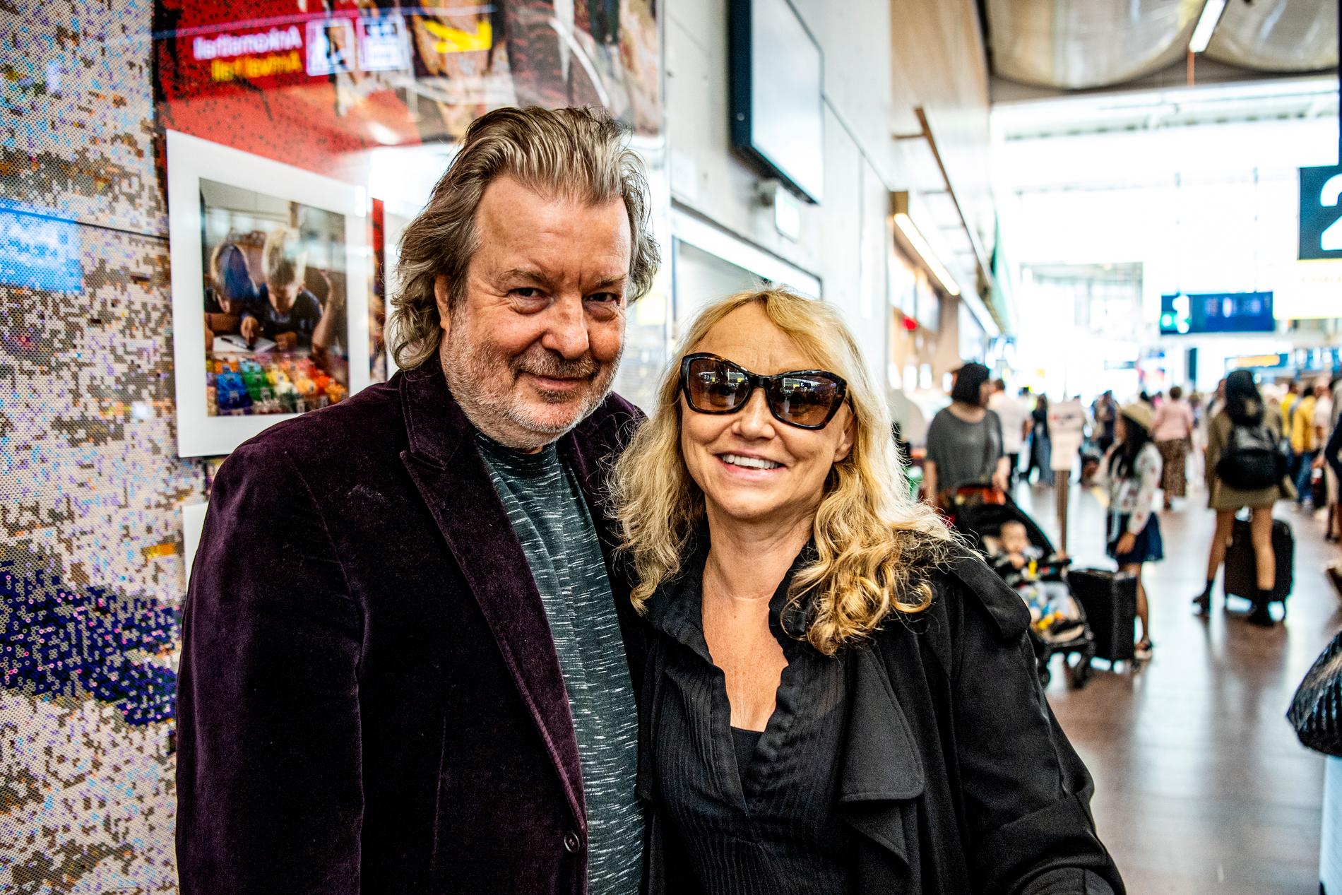 Nanne Grönvall tillsammans med maken Peter Grönvall på Arlanda. 