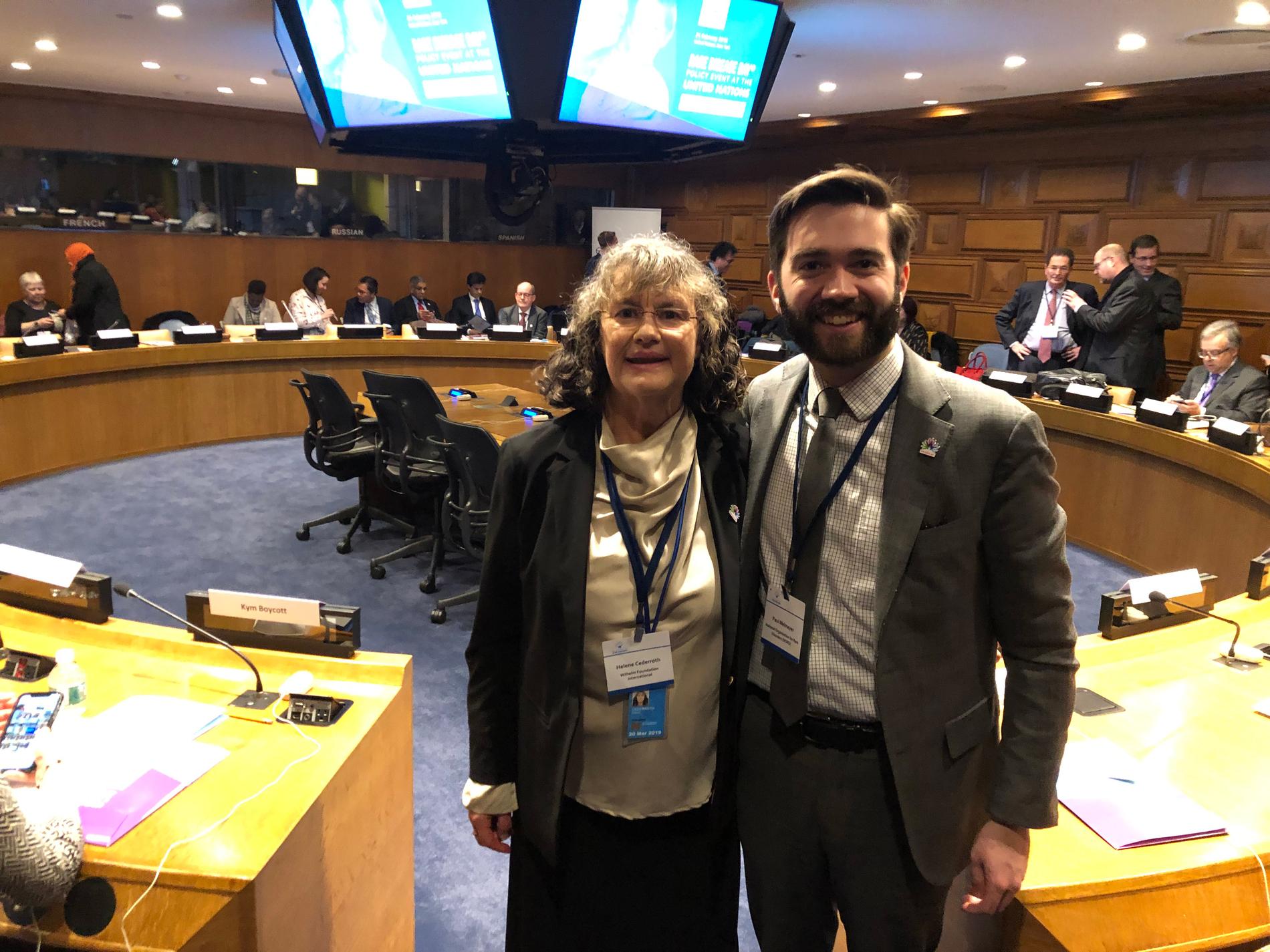 Helene Cederroth i FN tillsammans med Paul Melmeyer, från USA:s paraplyorganisation för sällsynta sjukdomar.