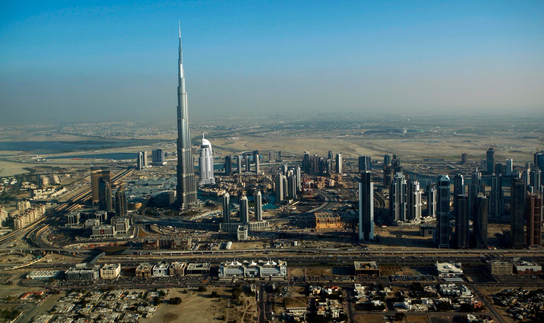 BURJ KHALIFA, DUBAI, FÖREANDE ARABEMIRATEN Burj Khailifa i Dubai är världens högsta byggnad i dag, över 800 meter hög.