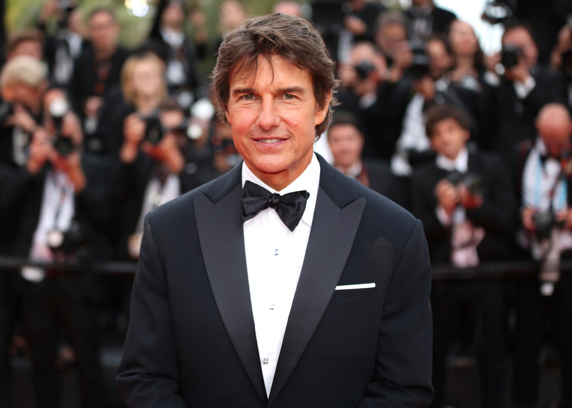 Tom Cruise på väg mot premiären av "Top gun: Maverick" på filmfestivalen i Cannes, där han något överraskande tilldelades hedersguldpalmen.