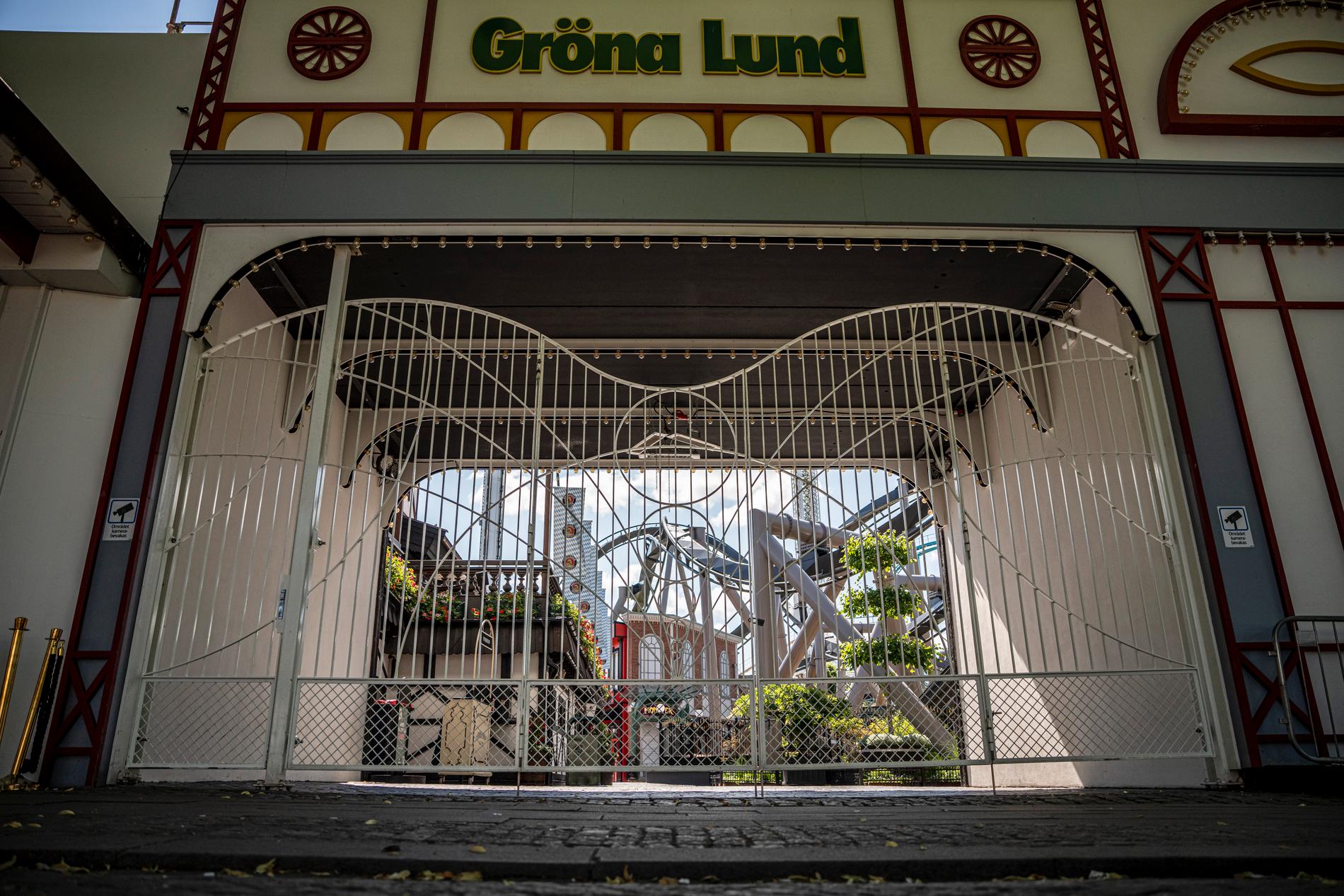 Gröna Lund håller stängt i minst en vecka efter söndagens dödsolycka i bergochdalbanan ”Jetline”.