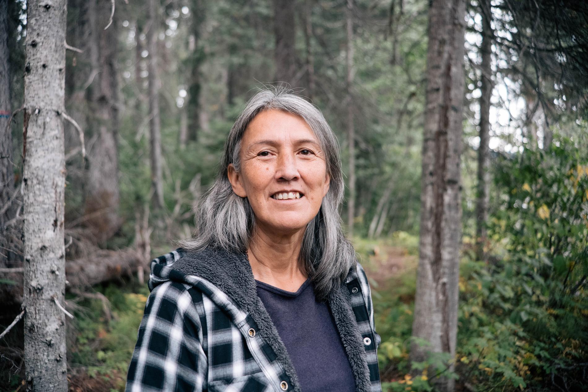 Freda Huson prisas för sitt arbete mot oljeledningar och för att bevara ursprungsbefolkningens kultur i Kanada.