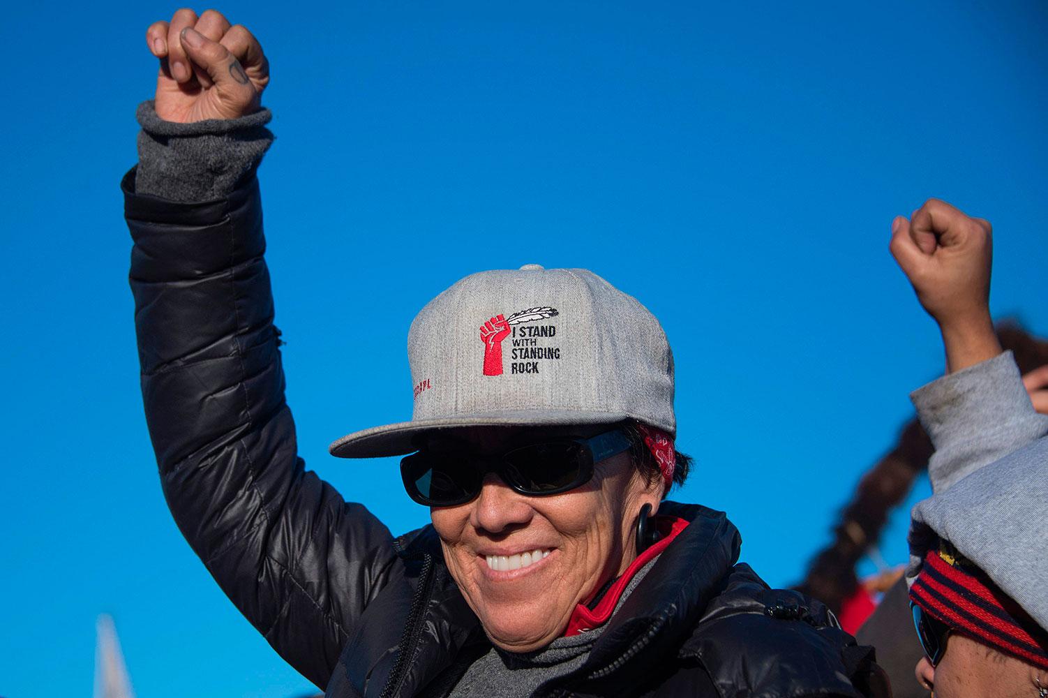 Aktivister firar att det inte blir någon oljeledning vid Standing Rock.