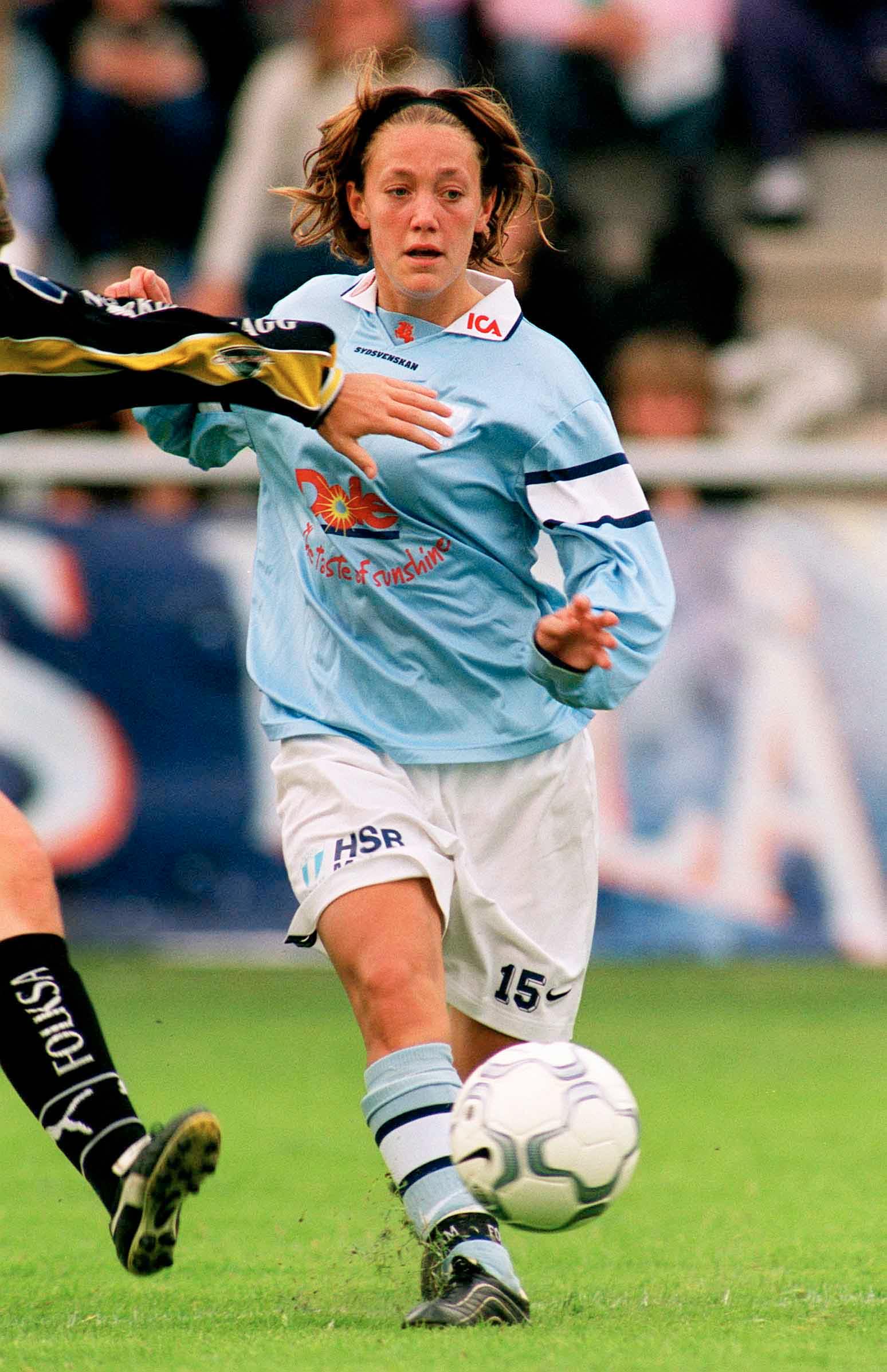 2001. Sjögran flyttar till Malmö FF.