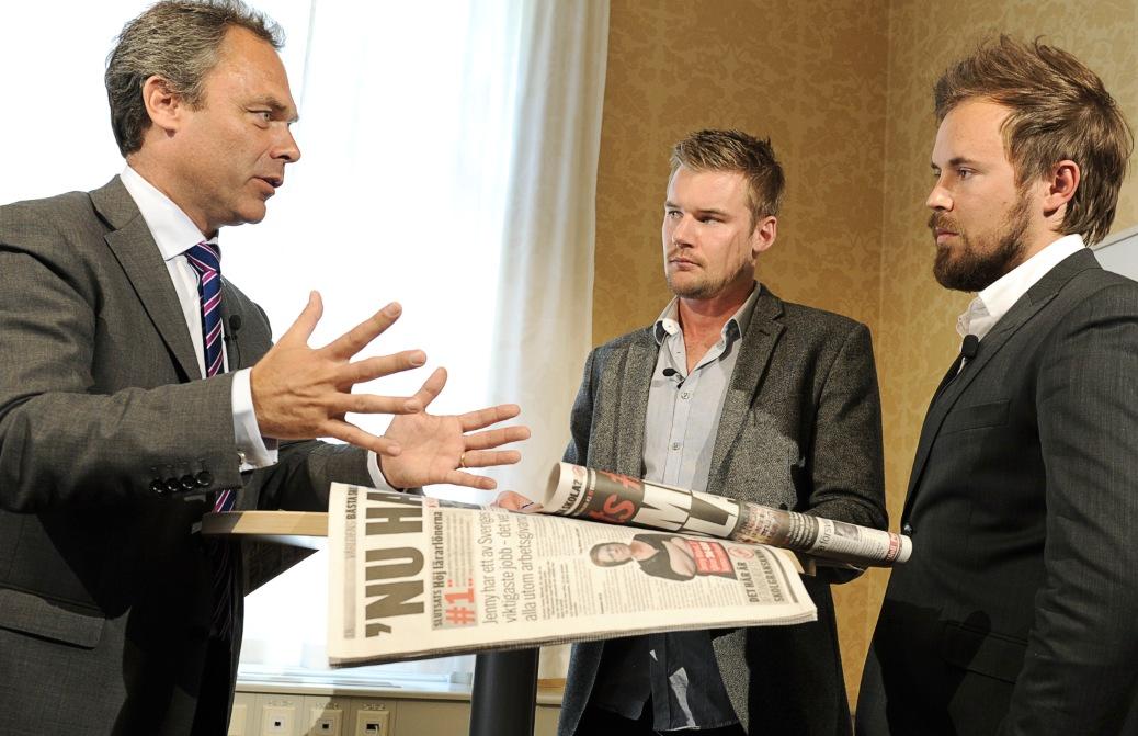 Skolminister Jan Björklund förklarar för Aftonbladets reportrar att han nu vill ändra lagen.