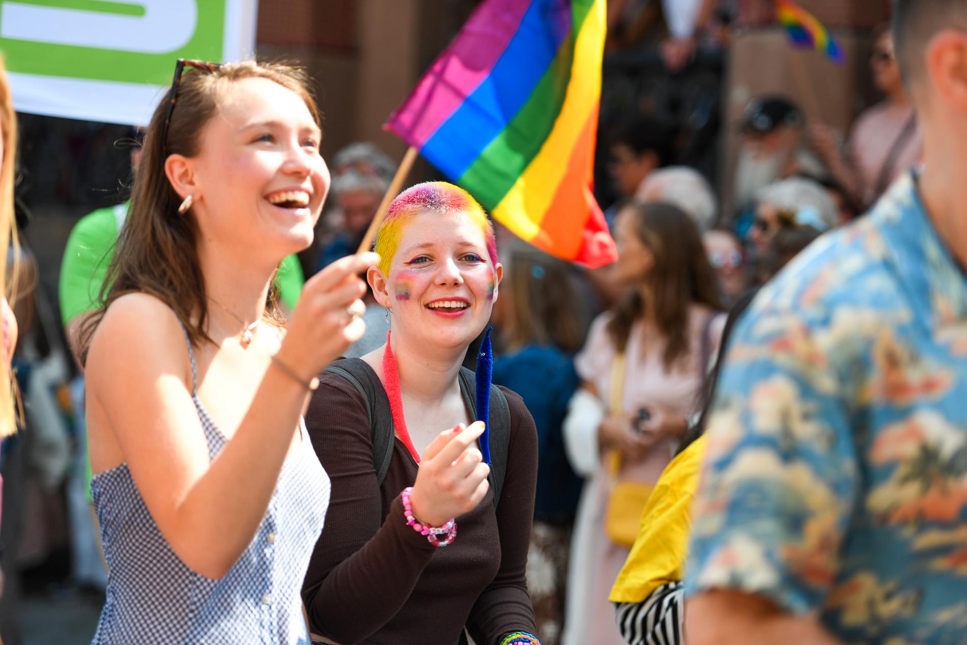 Bild från Oslo Pride i år där 90 000 personer deltog. Förra året mördades två personer under prideparaden. 