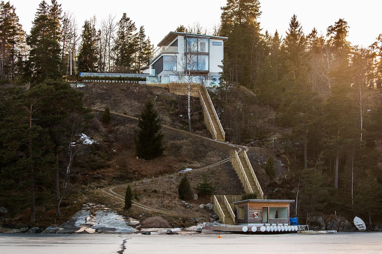David Persson Rothman äger ett hus med strandtomt på Värmdö, med egen brygga och bastu. Huset köpte han i maj 2016 för 23 miljoner. Han äger även också en ­exklusiv bostadsrätt på ­Östermalm i Stockholm.