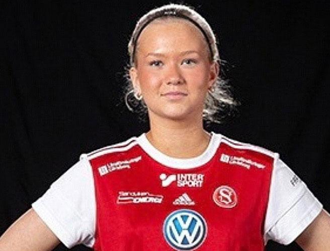 15-åriga Emilia spelade fotboll i Sandvikens IF.