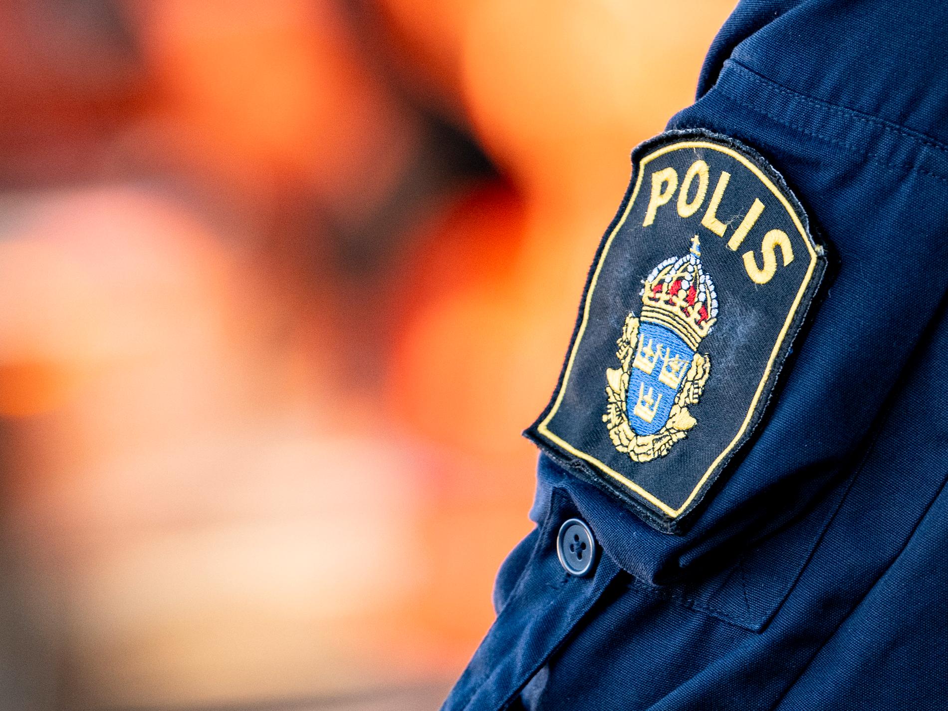 Poliser åtalas för att ha hanterat gängknark