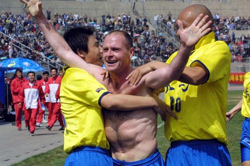 Gascoigne under sitt sista fotbollsäventyr i Kina sommaren 2004.
