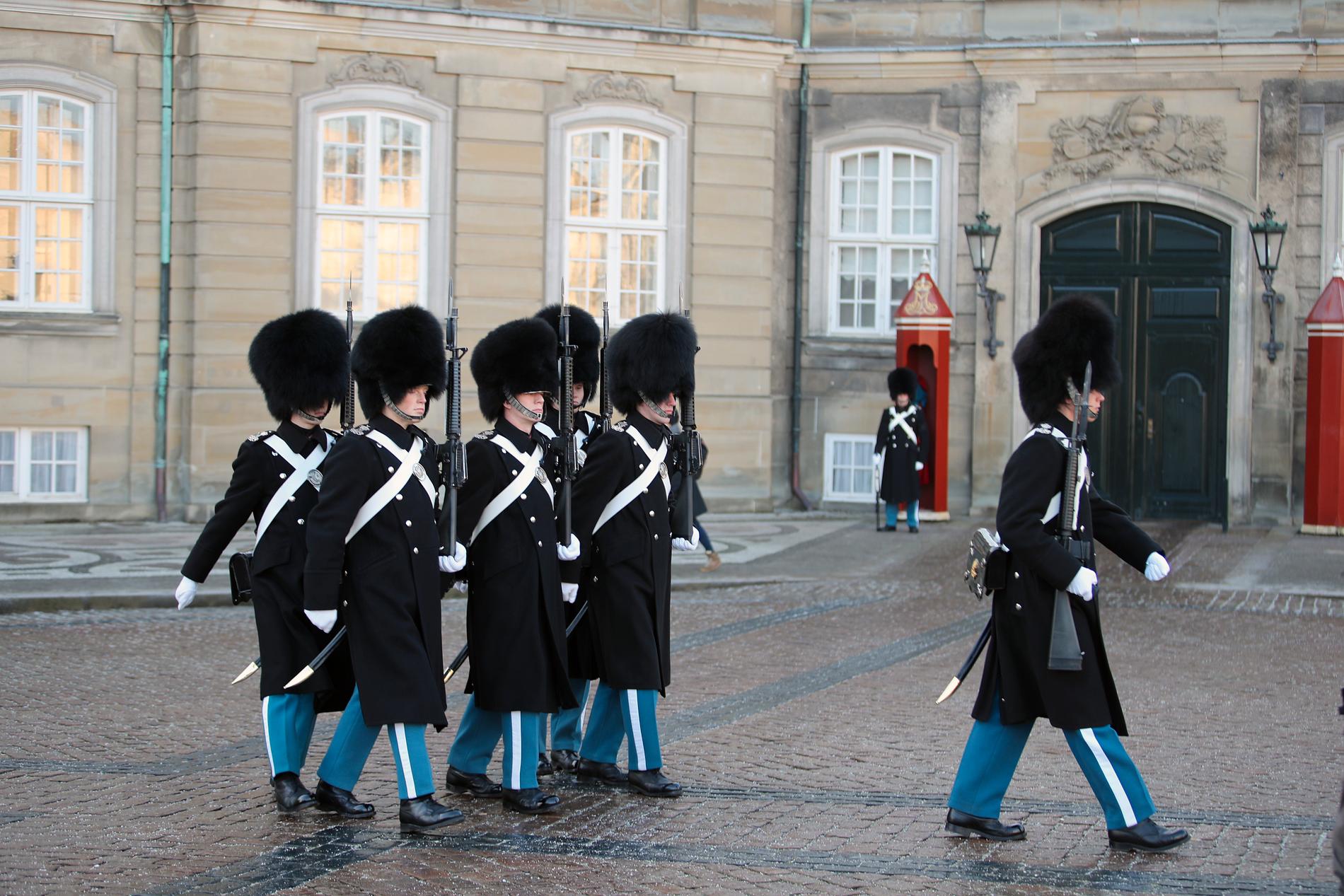 Slottet Amalienborg i Köpenhamn efter beskedet om  prins Henriks bortgång.