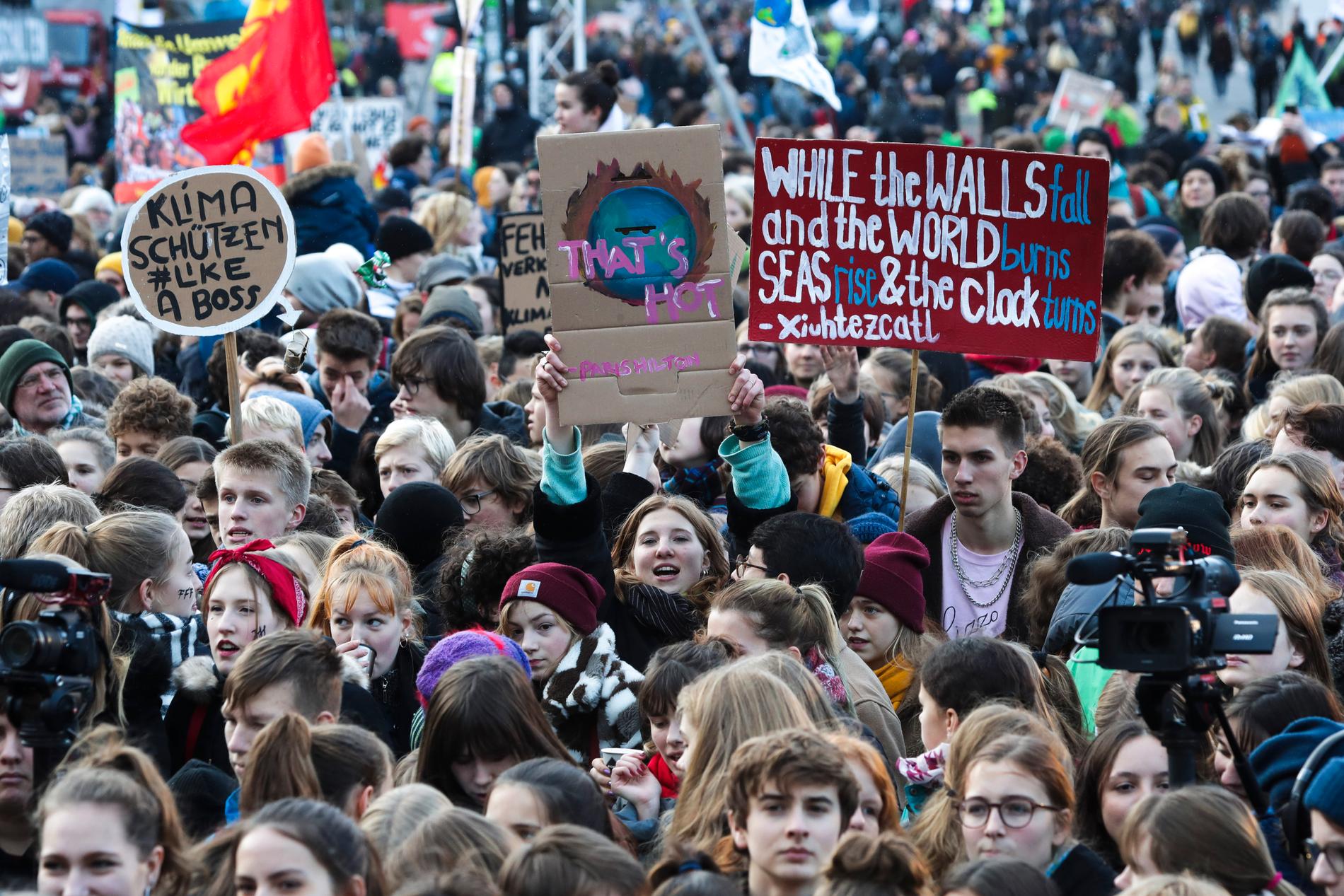 Unga människor demonstrerade i Berlin i fredags med krav på att regeringar runt om i världen ska agera mot klimatförändringarna.