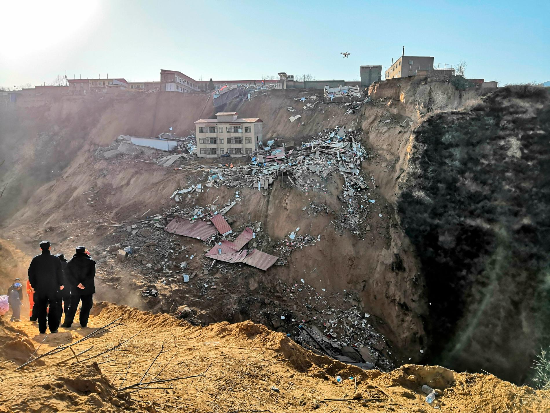 Dödstalet efter fredagens jordskred i Shanxi-provinsen i nordöstra Kina har stigit till 20. Flera byggnader förstördes i raset, bland annat flera bostadshus och ett badhus. Arkivbild.