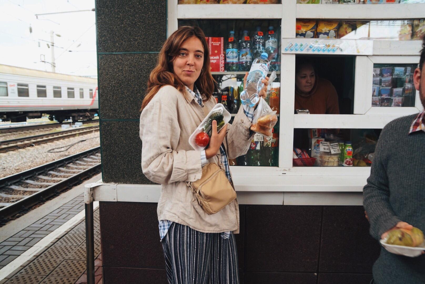 Sandys tips till den som vill resa Transsibiriska järnvägen: Ta med mat. 