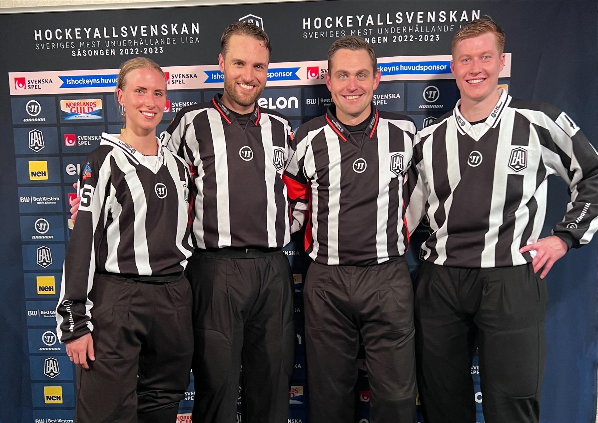Anna Hammar tillsammans med kollegor efter sin andra match i hockeyallsvenskan. 