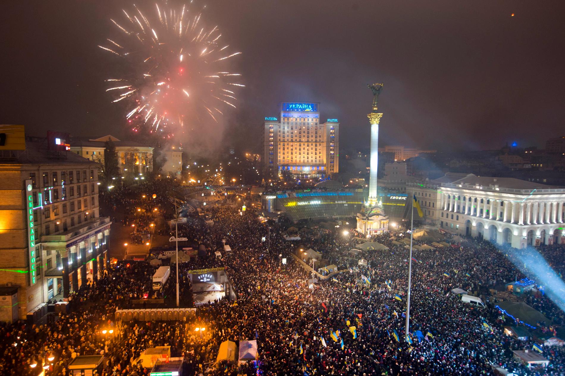 Demonstranter firar nyåret den 1 januari 2014 i samband med Majdanrevolten.