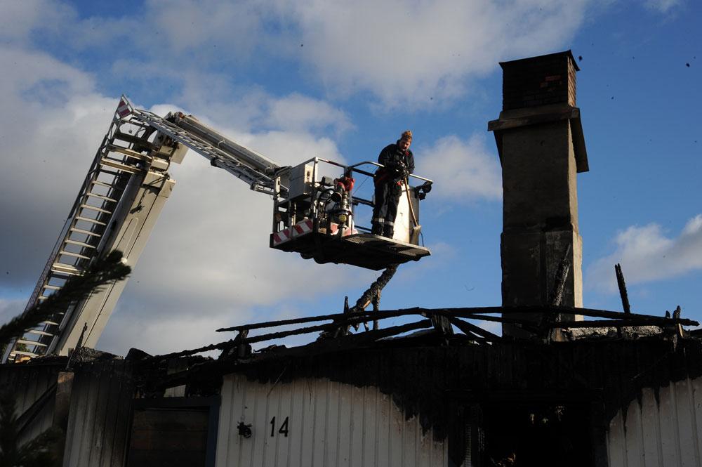 Villan totaltförstördes i branden där två misstänks ha bränts inne.