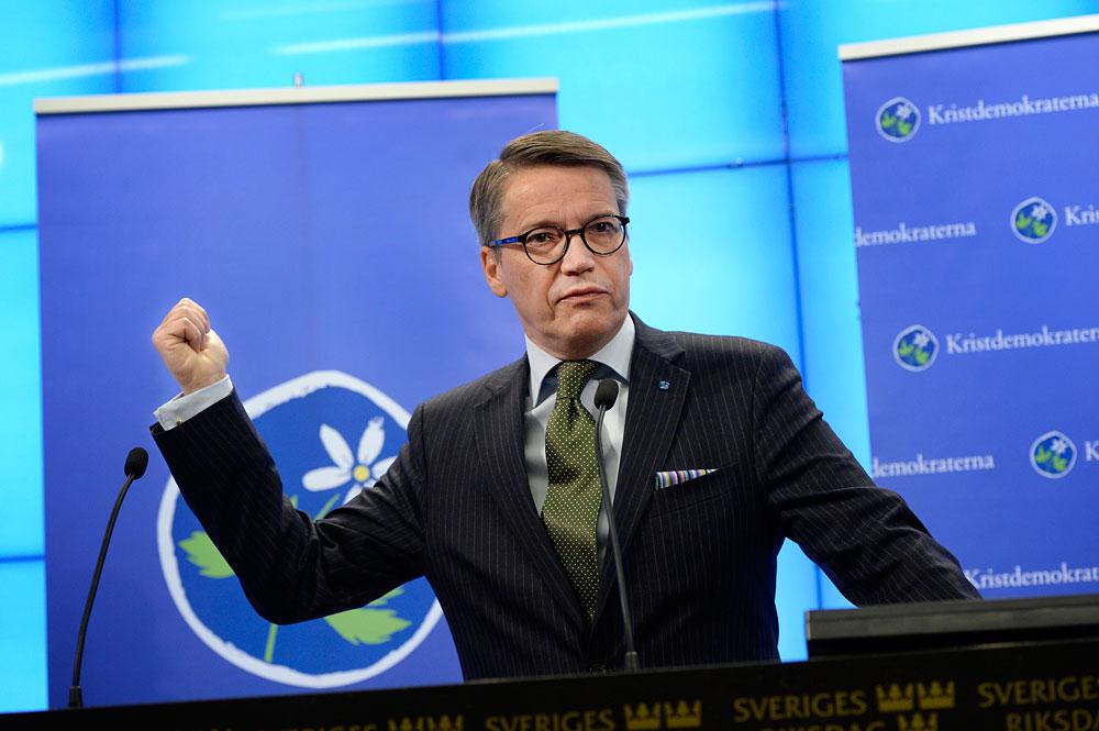 Hägglund under debatt om minskade kostnader för flyktingmottaganden 18 december 2014.