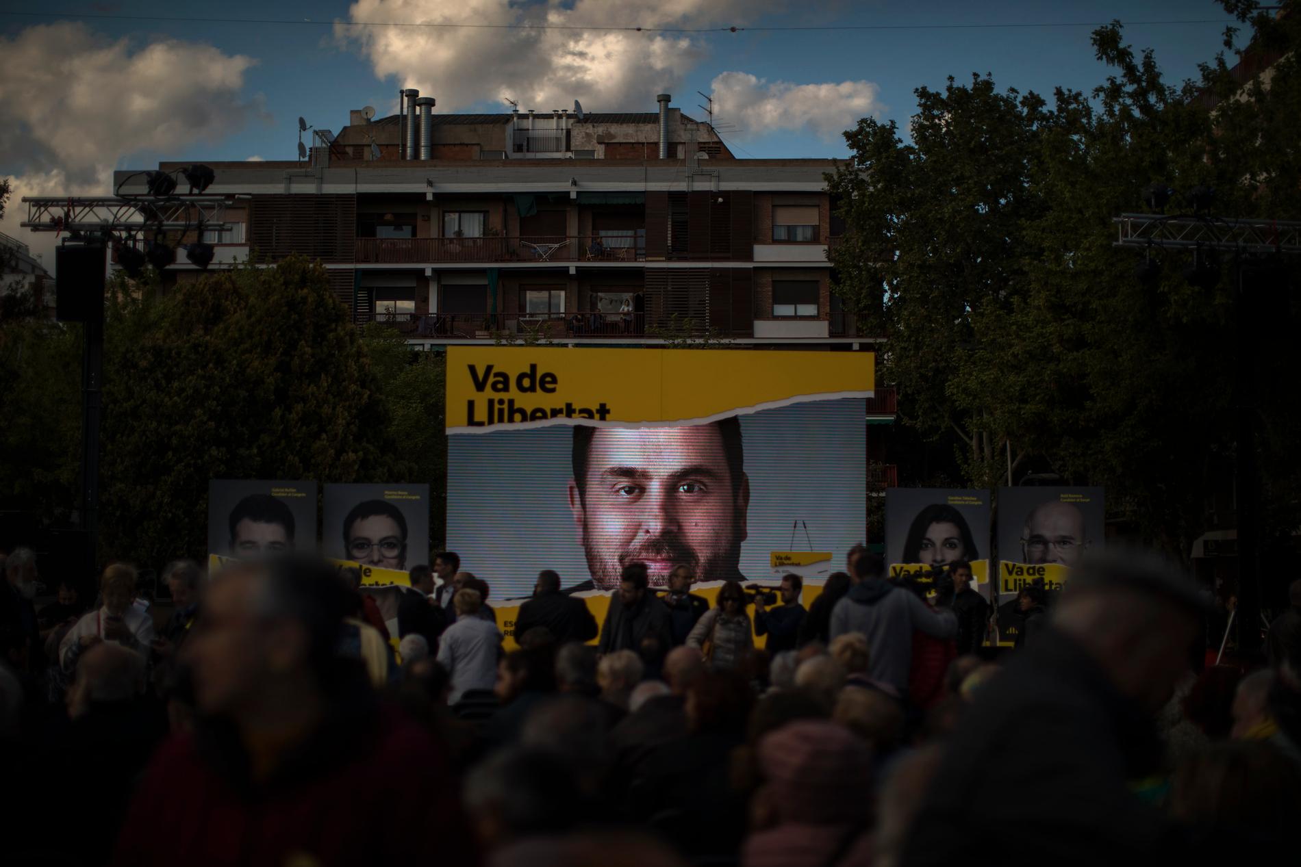 En tv-sändning från fängelset med den åtalade Oriol Junqueras, partiledare för det katalanska separatistpartiet ERC, i slutet av valkampanjen till Spaniens parlament. Arkivbild.