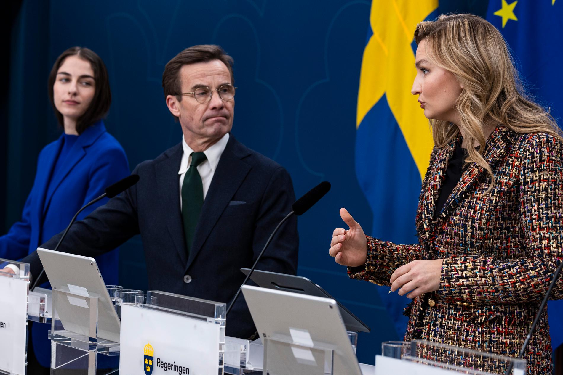 Romina Pourmokhtari, Ulf Kristersson och Ebba Busch presenterar regeringens klimathandlingsplan.