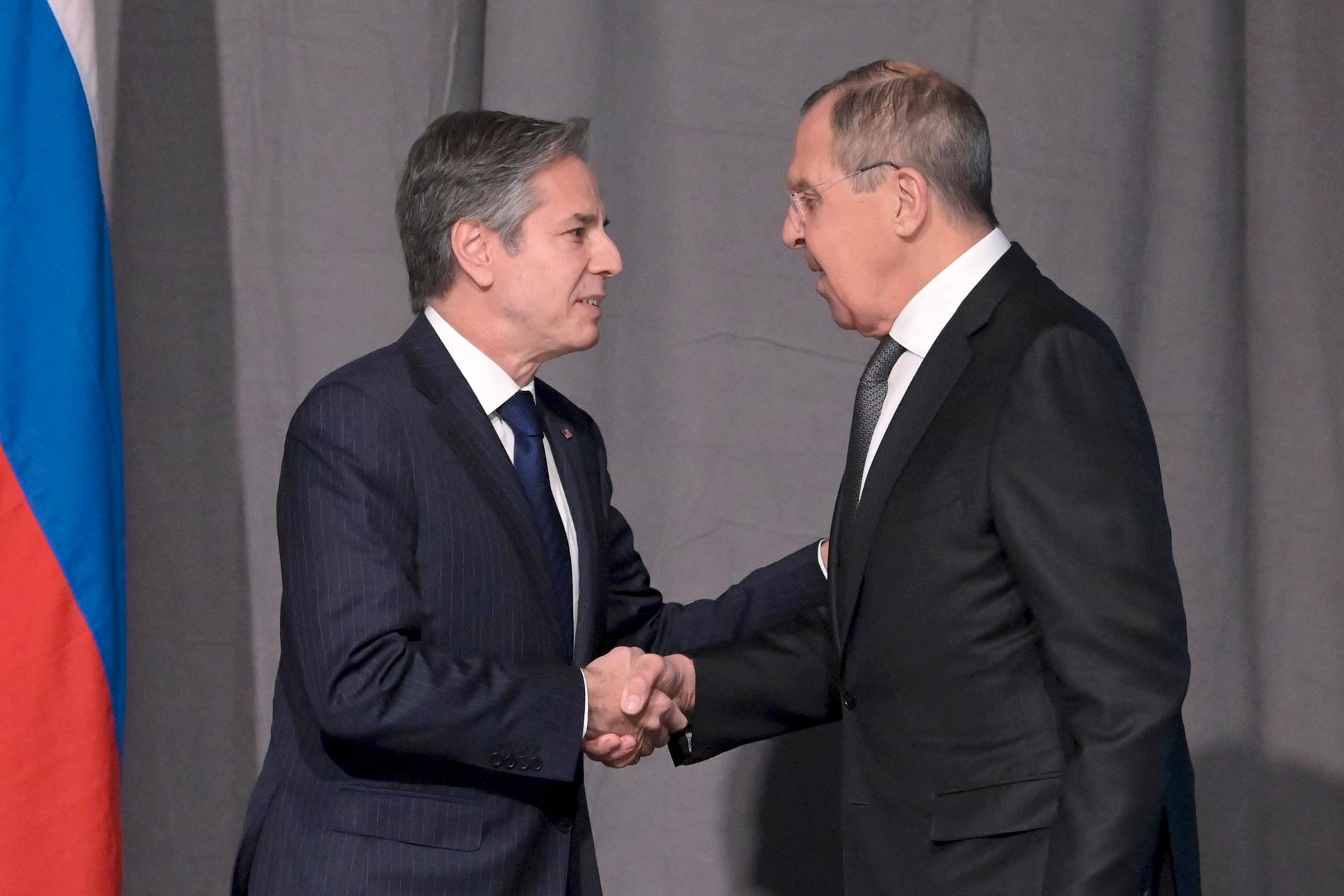 USA:s utrikesminister Antony Blinken och ryske kollegan Sergej Lavrov träffades utanför Stockholm, ett möte som kan ha öppnat för videomöte med de två ländernas ledare.